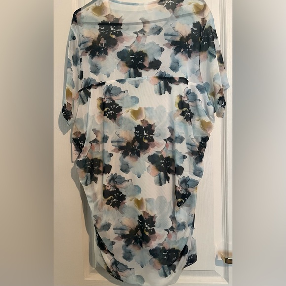 Torrid NWT multi colored floral shirt.  4 - Picture 6 of 10